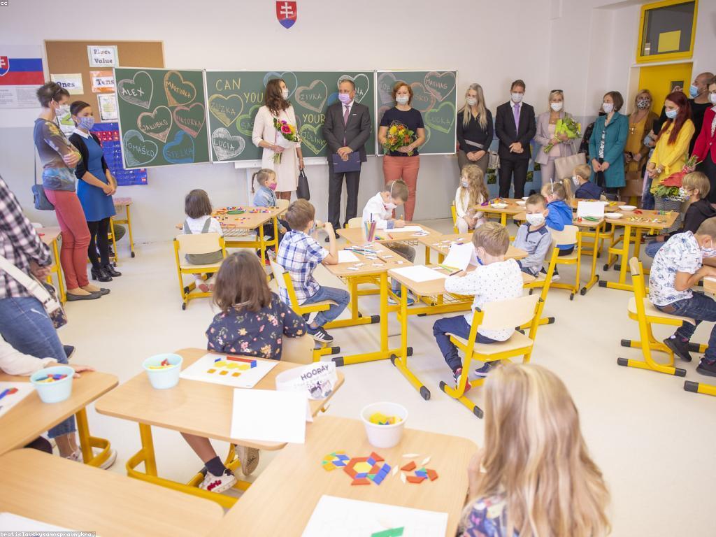 ការប្រកួត និងព្រឹត្តិប័ត្រនៅកម្ពុជា